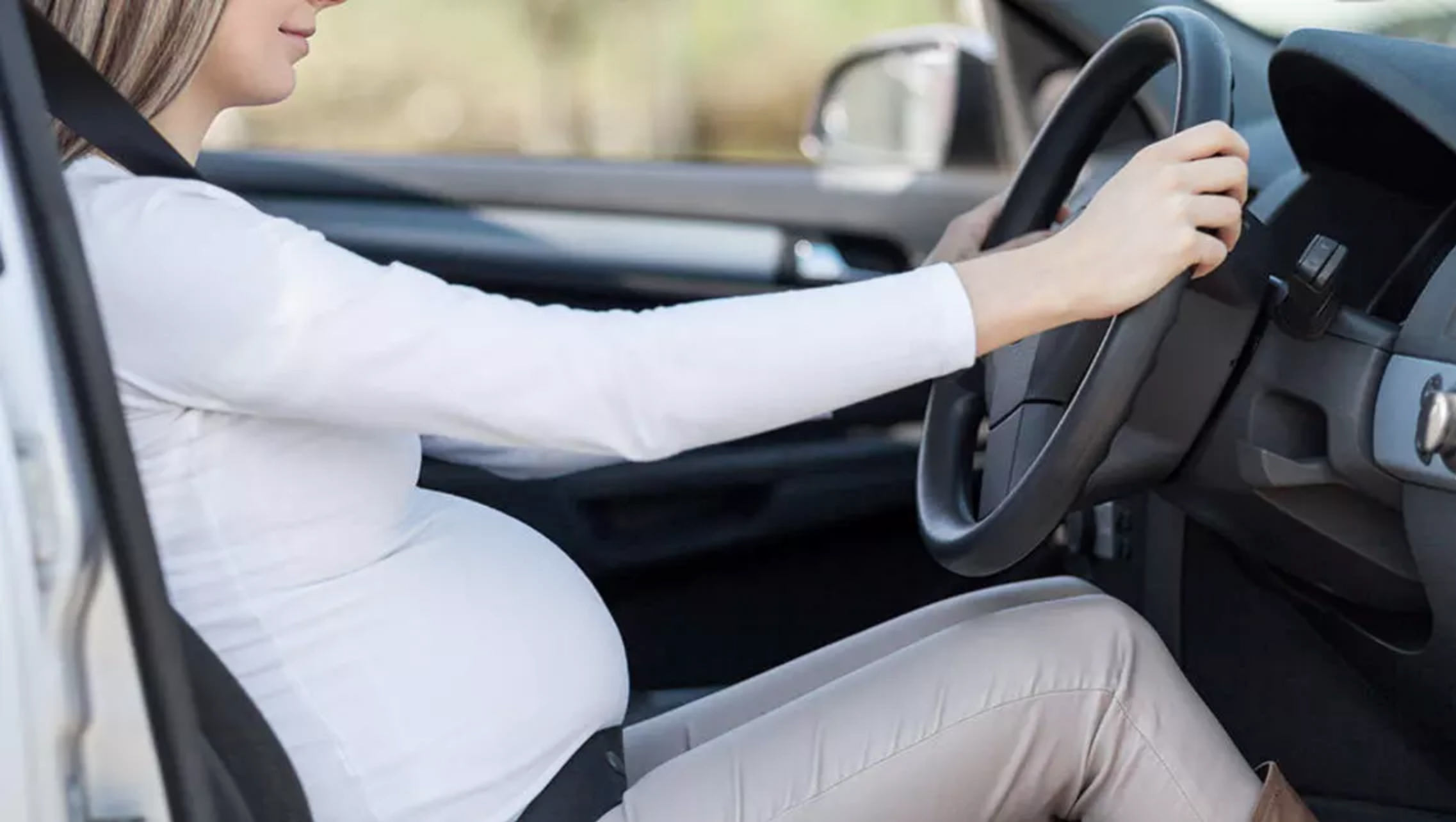 Consejos para viajar embarazada en auto